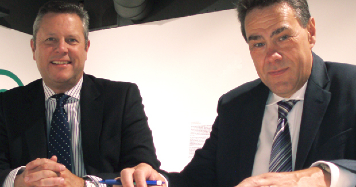 L to r: Stephen King (TTF) and David Pattenden (BWF) signing a formal memorandum of understanding