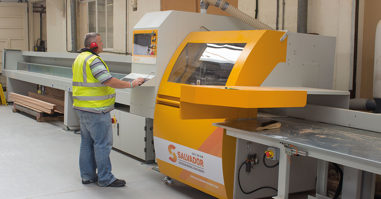 Salvador SuperAngle 600 with drilling in operation at Pluss