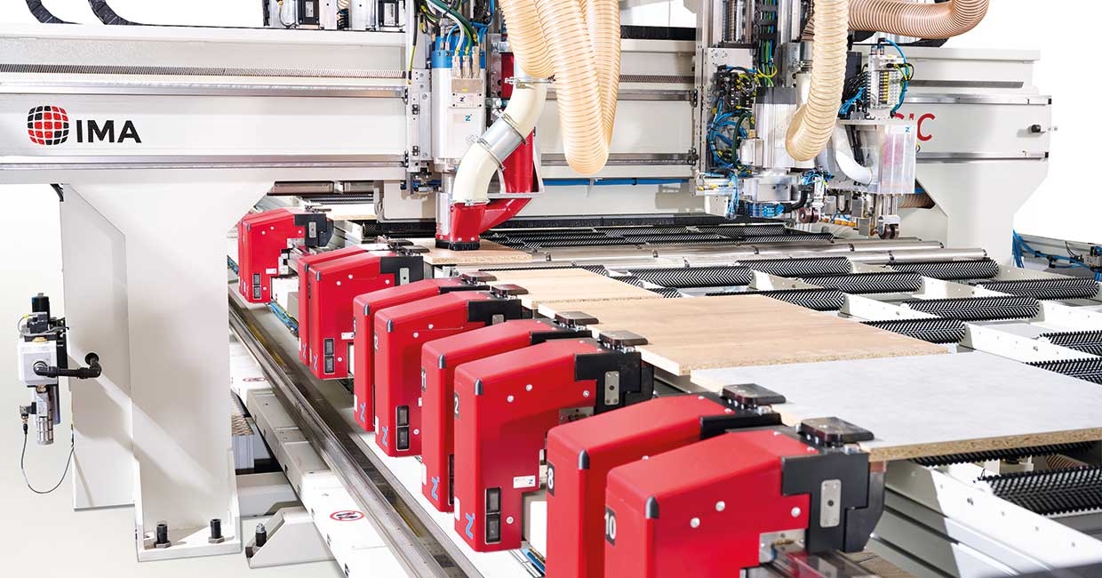 Innovation at LIGNA: IMA Schelling has developed an automated handling system for its fh4 and fh5 panel-sizing saws