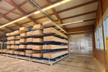 Mobile cantilever racking system for timber storage