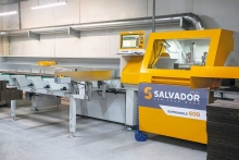 Crosscutting recycled plastic with Salvador